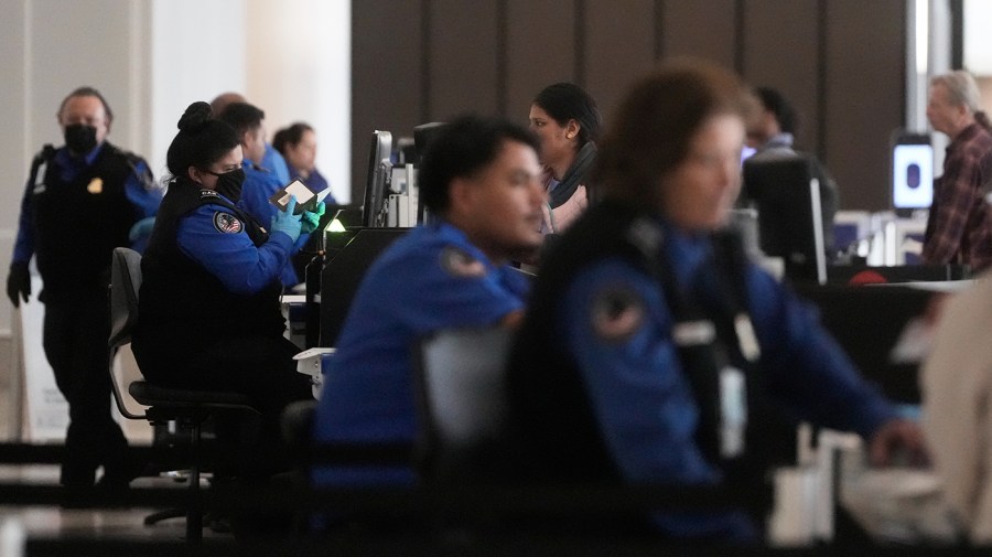 tsa-workers-set-to-miss-first-paycheck-with-no-end-to-shutdown-in-sight