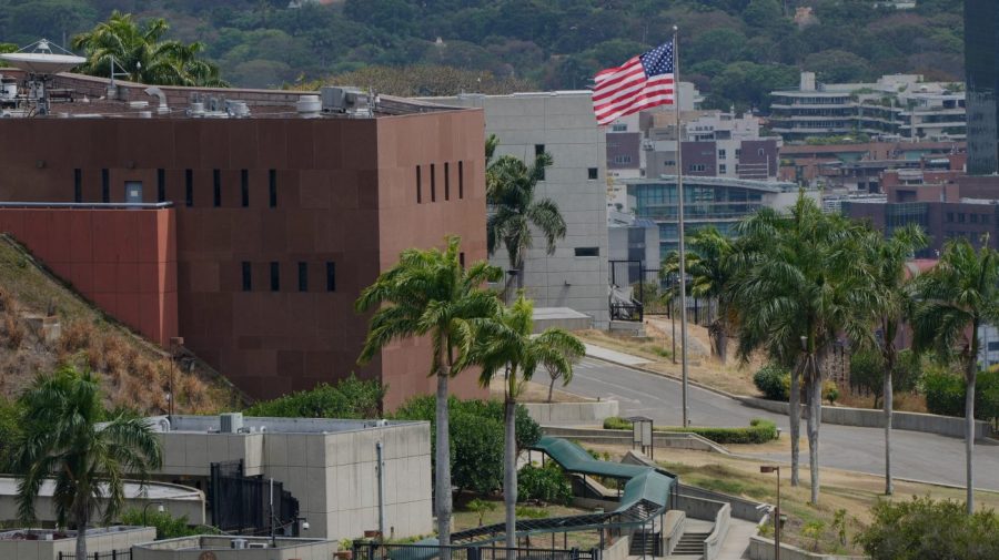 us-embassy-in-venezuela-raises-american-flag-for-first-time-in-7-years