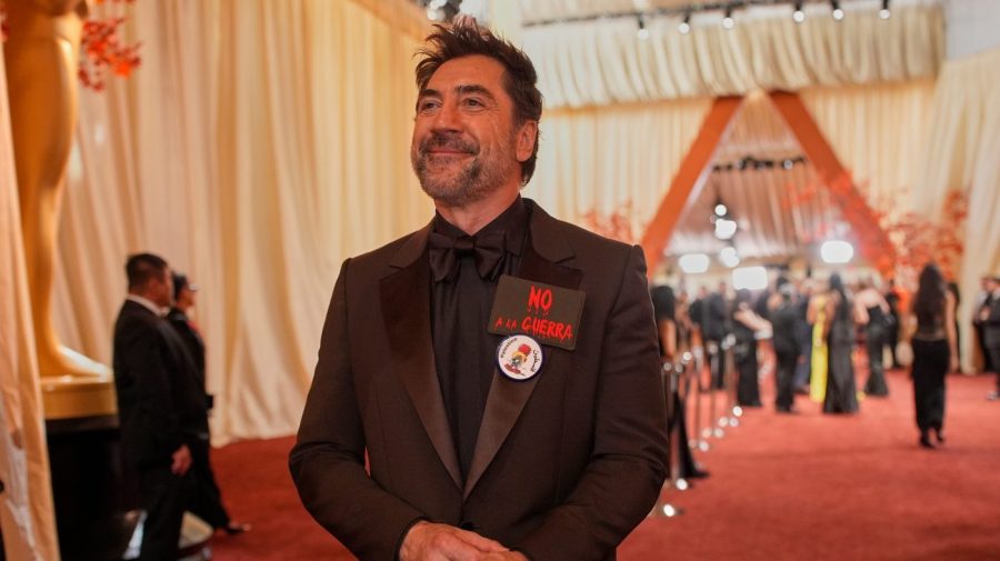 javier-bardem-sports-anti-war-pin,-says-‘free-palestine’-at-oscars