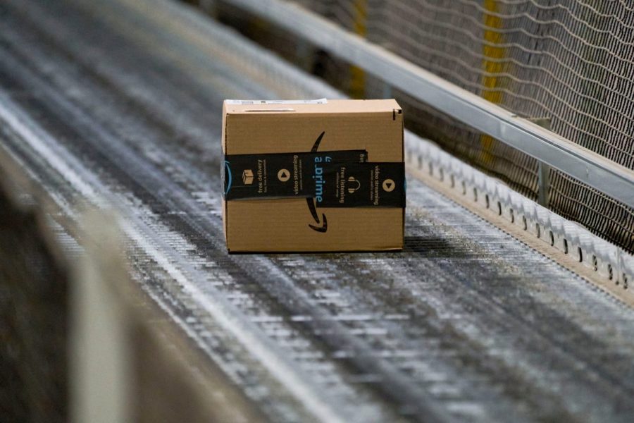 amazon-planning-to-substantially-cut-number-of-packages-sent-through-usps