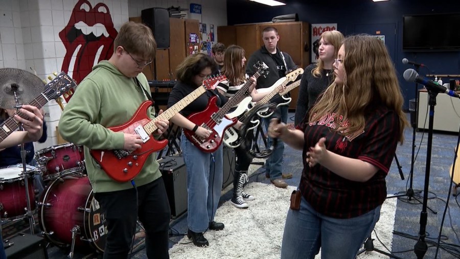 austintown-fitch-rock-band-prepares-for-upcoming-performances