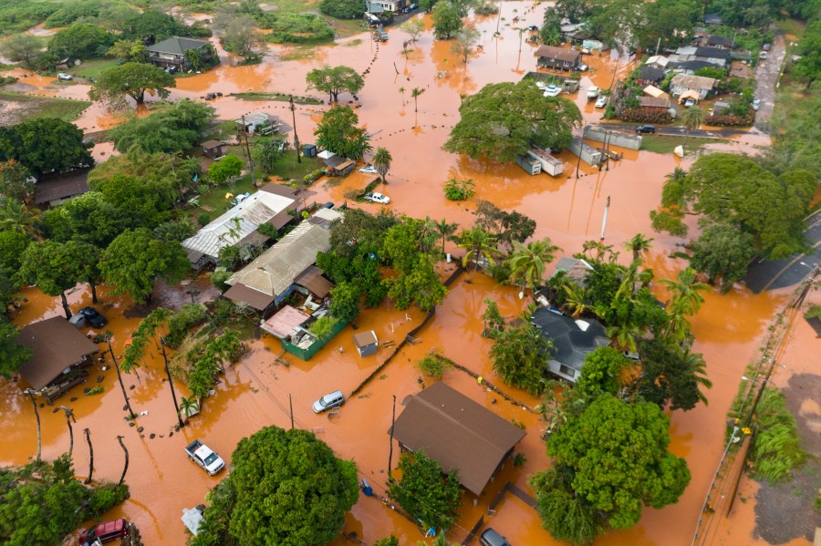 hawaii’s-worst-flooding-in-20-years-threatens-dam,-prompts-evacuations,-as-more-rain-looms