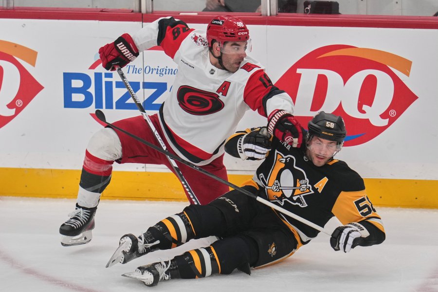 hurricanes-score-3-power-play-goals-to-down-penguins
