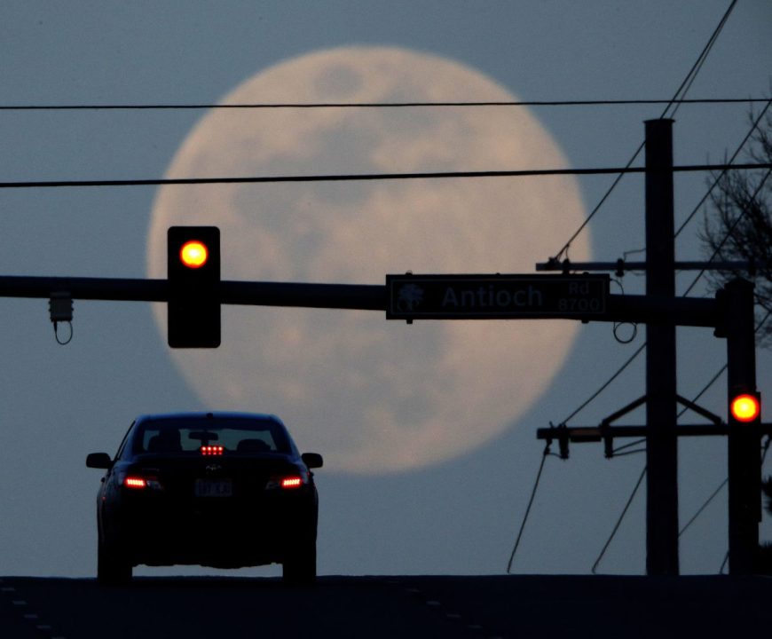 how-the-electric-stoplight-was-invented-in-a-seemingly-unlikley-us-city