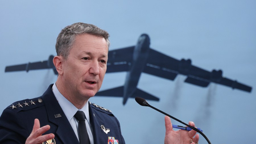 pentagon-set-to-deploy-2,000-troops-from-82nd-airborne-to-middle-east