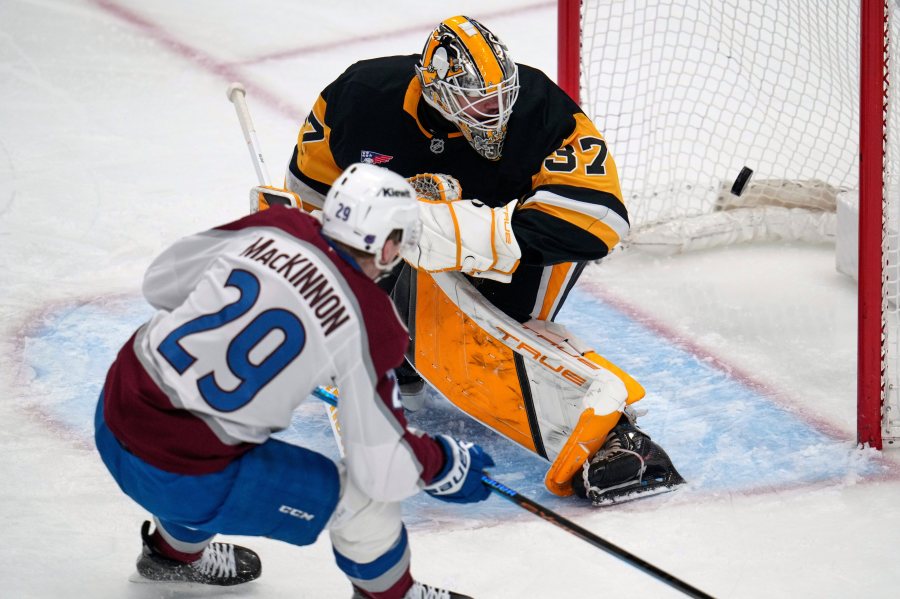 avalanche-cruises-past-wobbling-penguins-6-2