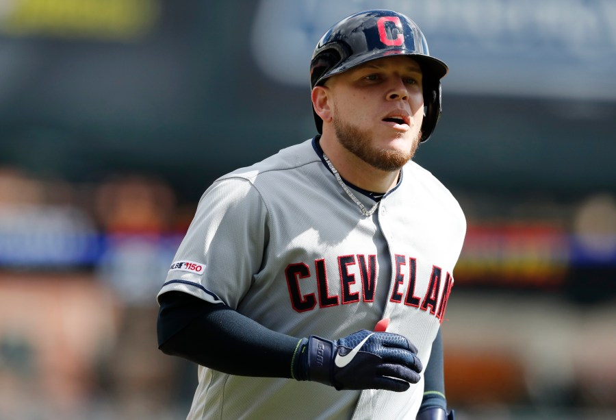 former-cleveland-gold-glove-winner-retires-from-mlb