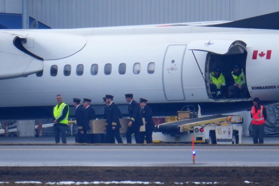 laguardia-airport-runway-reopens,-days-after-crash-on-tarmac-killed-2-canadian-pilots