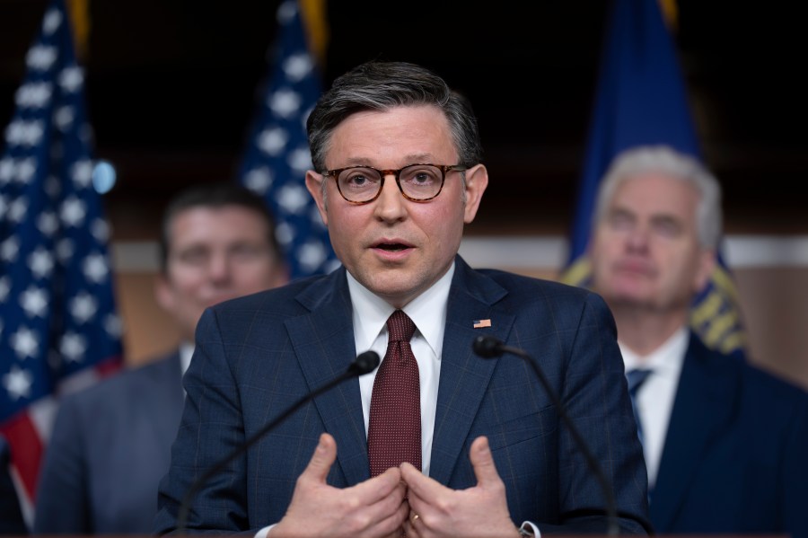 trump-signs-order-to-pay-tsa-employees-after-congress-fails-to-agree-on-dhs-funding