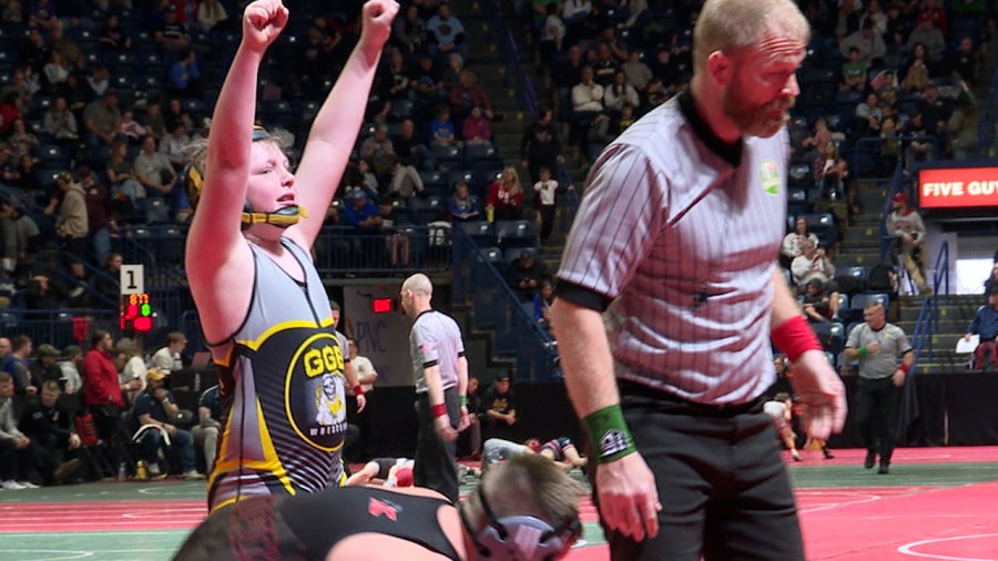 thousands-pack-covelli-for-grade-school-wrestling-state-championships