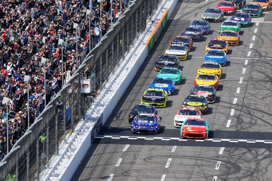 elliott-wins-martinsville-for-1st-nascar-win-of-season