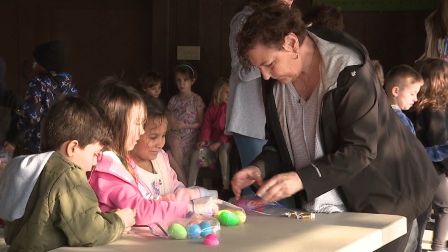 hundreds-of-kids-attend-kiwanis-club-egg-hunt