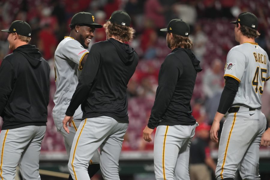 cruz-homers-twice-as-pirates-beat-reds-8-3