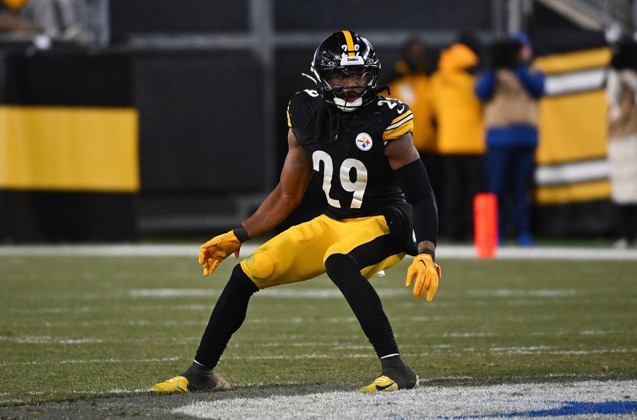 ex-steelers-safety-signs-with-division-rival