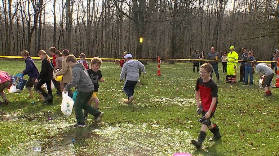 kids-splash-through-swampy-easter-egg-hunt-in-brookfield