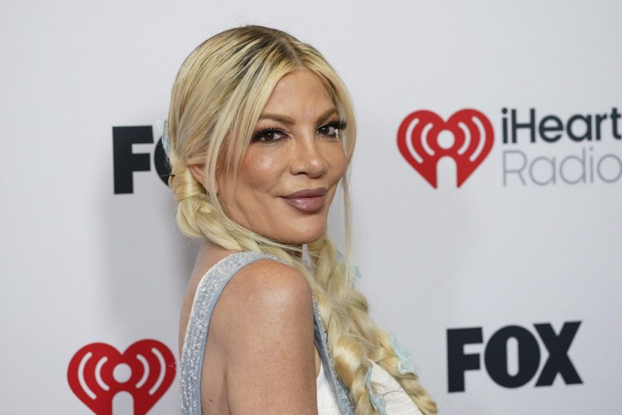 ‘90210’-star-tori-spelling,-4-kids-hospitalized-after-crash:-reports