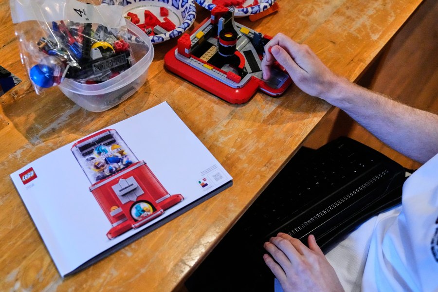 how-a-blind-man-made-it-possible-for-others-with-low-vision-to-build-lego-sets