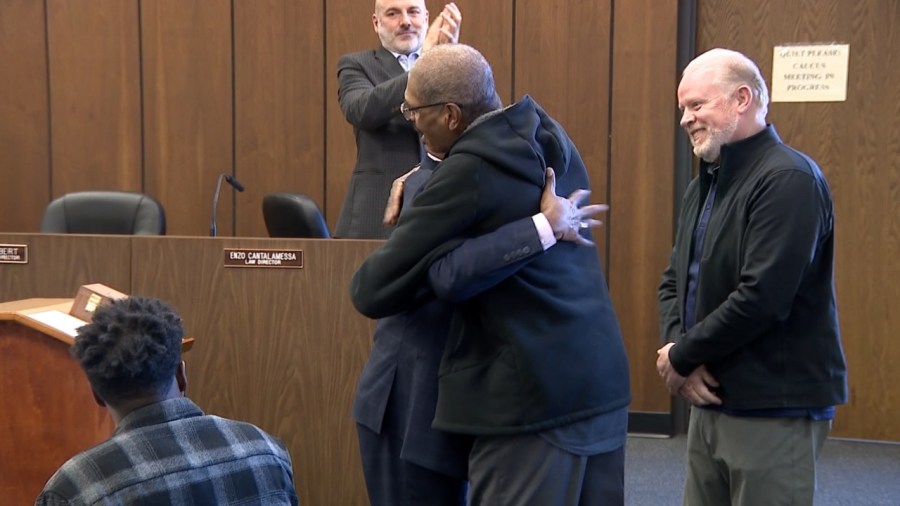 retired-warren-police-officer-honored-for-work