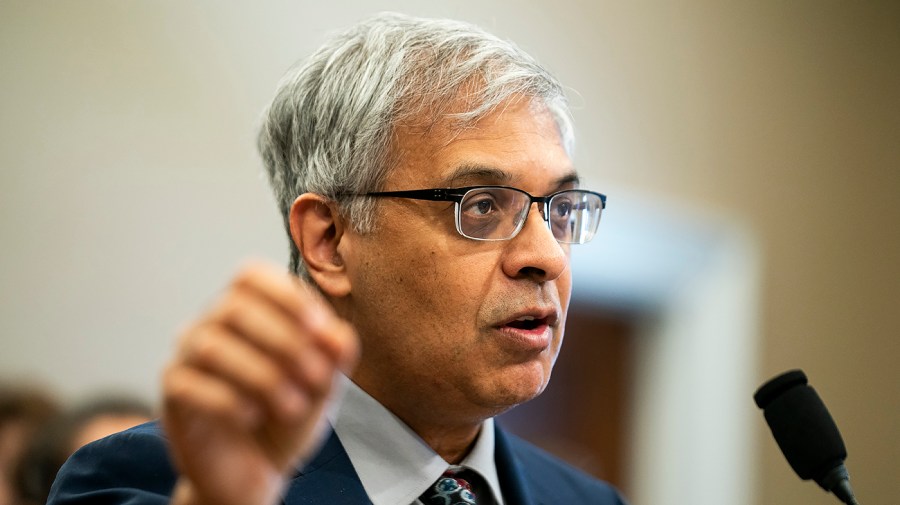 cdc-delays-covid-vaccine-benefits-report