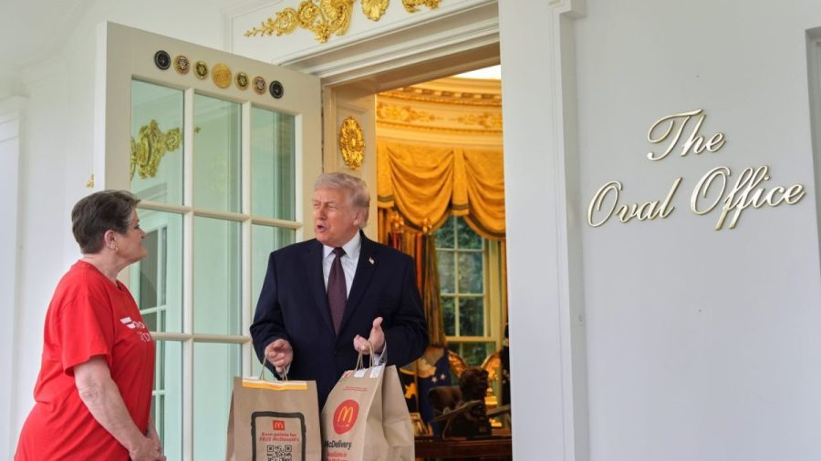 trump-gets-mcdonald’s-delivery-to-oval-office-to-promote-‘no-tax-on-tips’