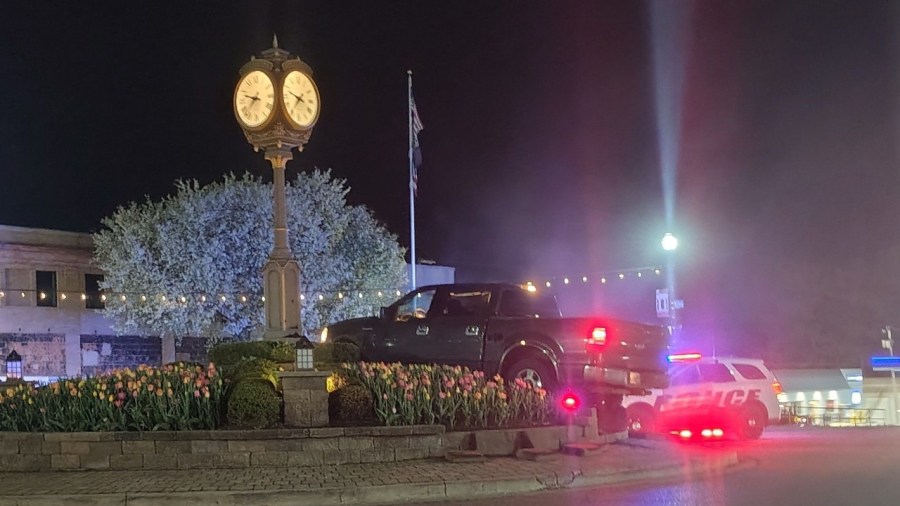 columbiana-roundabout-damaged-by-truck