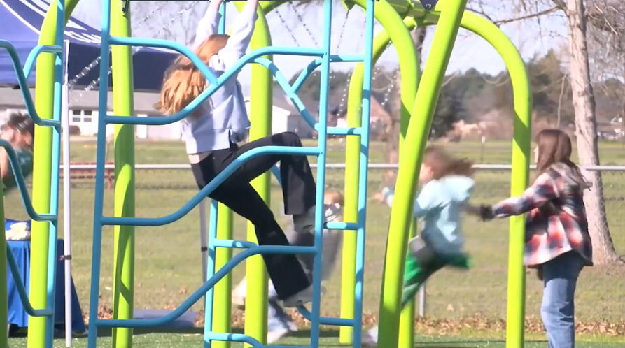 not-neglectful-to-let-kids-play-outside,-law-proposes