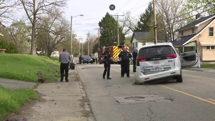 crash-involving-wrta-van-closes-road-in-youngstown