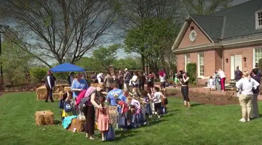 annual-egg-hunt-held-at-governor’s-residence-in-harrisburg