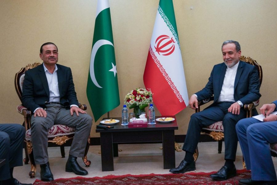 pakistani-army-chief-meets-with-iranian-parliament-speaker-in-push-to-extend-ceasefire