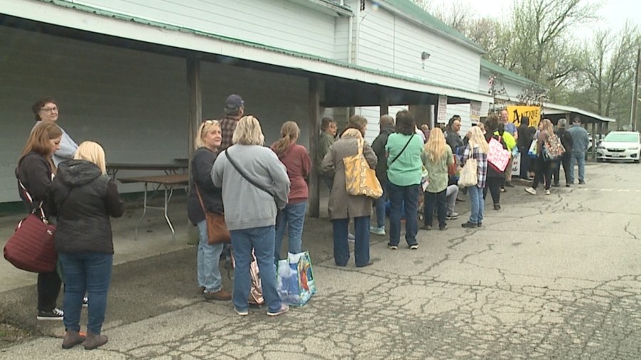deal-seekers-flock-to-canfield-fairgrounds-for-angels-for-animals’-garage-sale