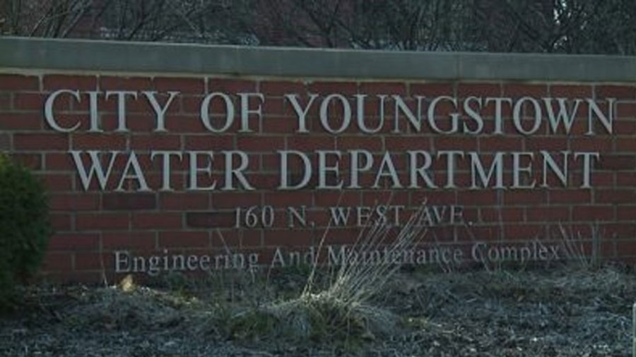 crews-repair-water-main-break-on-belmont-avenue