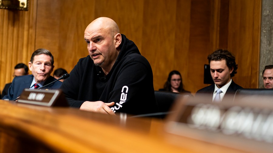 fetterman:-democrats’-response-to-iran-war-‘disappointing’
