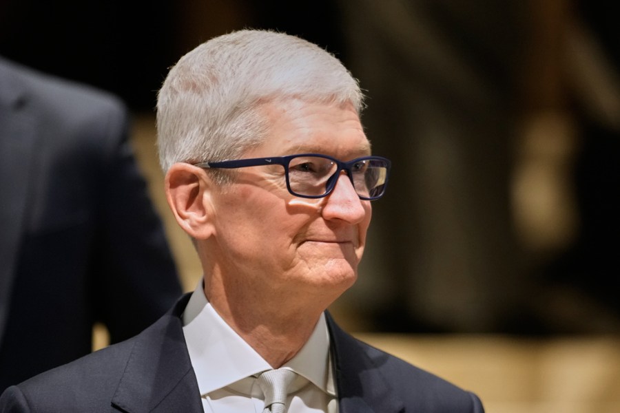 tim-cook-will-step-down-as-apple-ceo-and-hand-reins-over-to-the-iphone-maker’s-hardware-leader