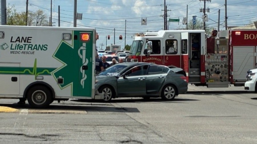 2-taken-to-hospital-after-crash-in-boardman