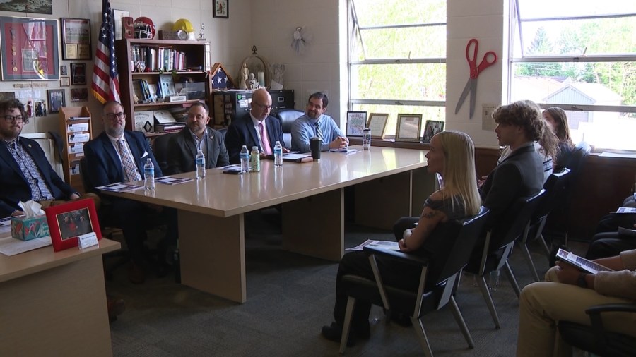 struthers-students-learn-from-local-government-leaders