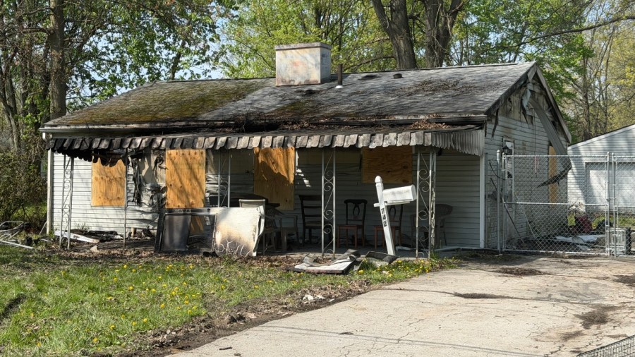 five-people-taken-to-hospital-after-warren-house-fire