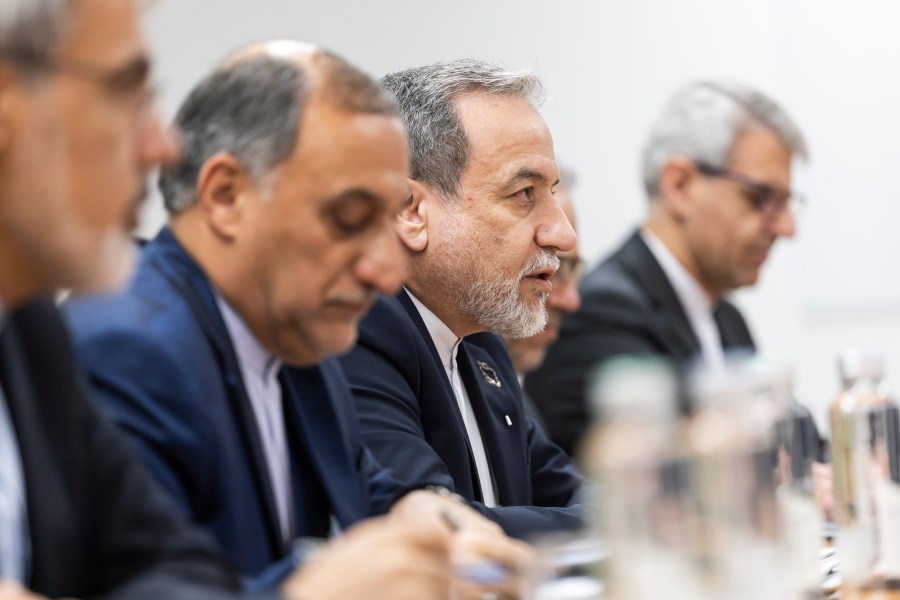 trump-dispatches-witkoff-and-kushner-to-pakistan-for-new-talks-with-iran’s-foreign-minister