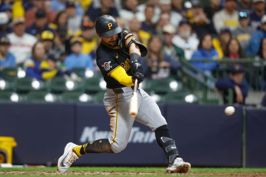 reynolds,-gonzales-help-pirates-outlast-brewers-in-10-innings