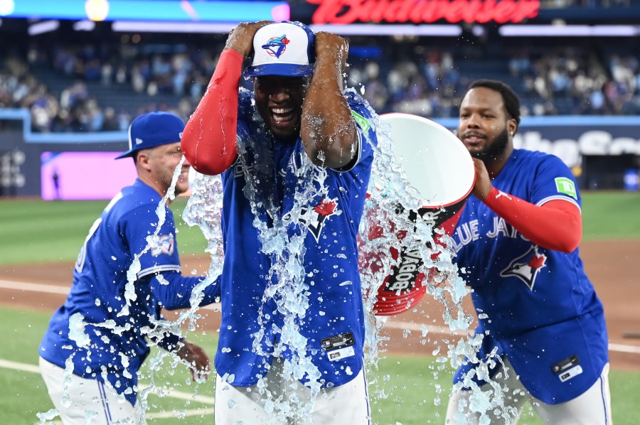 sanchez’s-2-run-hr-gives-blue-jays-win-over-guardians