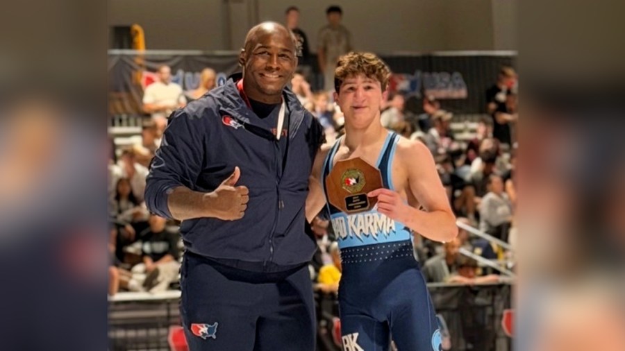 valley-wrestler-defeats-world-champion-for-national-title