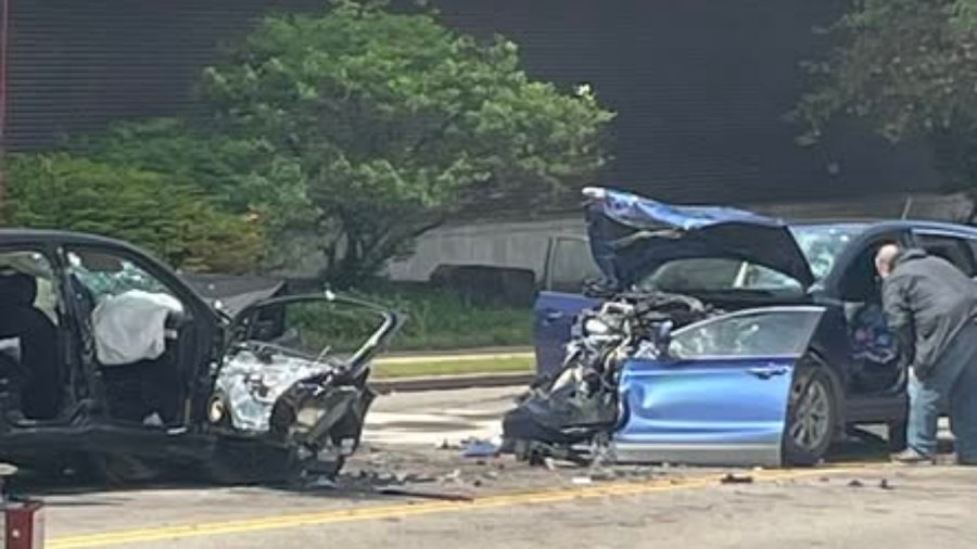 injuries-reported-in-warren-crash;-car-heavily-damaged