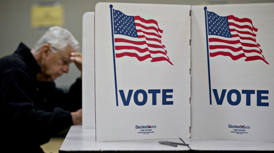 democrats-hold-10-point-edge-over-republicans-ahead-of-midterm-elections:-poll 