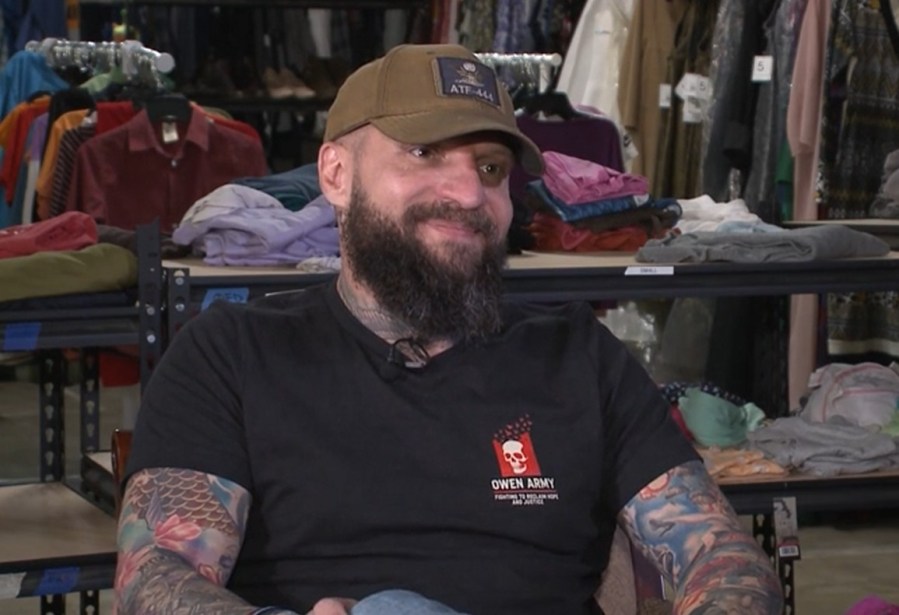 tennessee-nonprofit-founder-‘hogtied’-on-epstein’s-island,-charged-with-trespassing