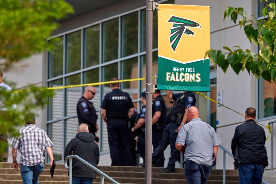 stabbing-at-washington-state-high-school-wounds-6,-including-suspect,-police-say