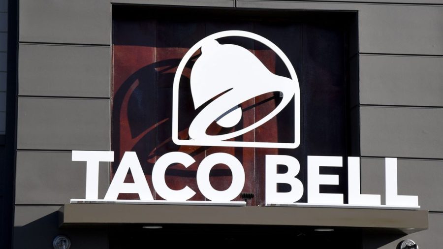taco-bell-worker-accused-of-shooting-customers-over-soda-in-water-cup