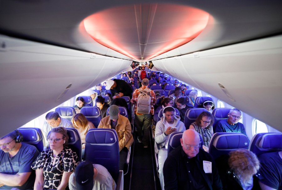 the-reason-you-may-be-forced-to-take-a-middle-seat-on-the-plane-–-even-when-there-are-empty-rows
