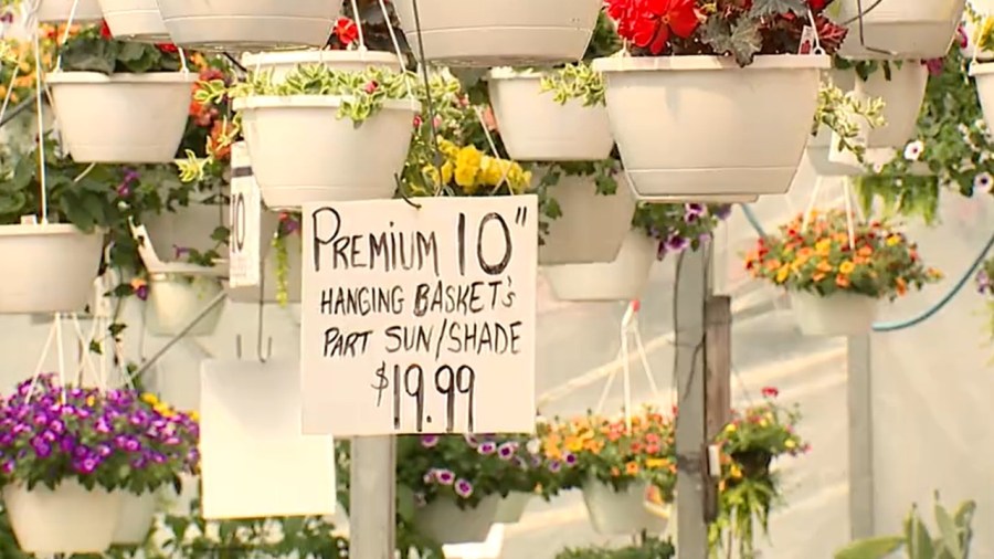 shoppers-find-special-gifts-for-mom-at-mother’s-day-pop-up