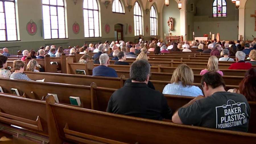 parishioners-say-goodbye-during-st.-brendan’s-last-mass