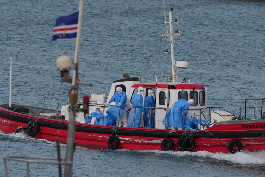cruise-ship-with-hantavirus-outbreak-heads-to-canary-islands-after-3-are-evacuated