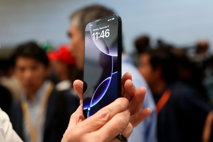 some-iphone-owners-could-get-up-to-$95-payment-after-apple-agrees-to-settle-case-for-$250-million